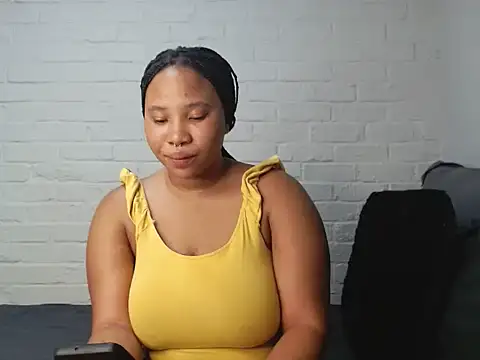 Snapshot of DrippinCaramelCutie chatting on 01.27.25 DrippinCaramelCutie online show from 01.27.25