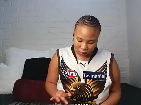 Snapshot of DrippinCaramelCutie chatting on 03.16.25 DrippinCaramelCutie online show from 03.16.25