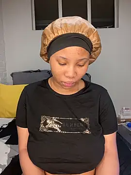 Snapshot of DrippinCaramelCutie chatting on 11.23.25 DrippinCaramelCutie online show from 11.23.25