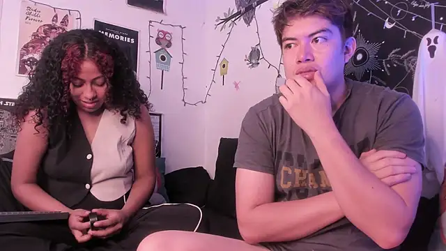 Snapshot of hothoneychile chatting on 10.24.25 hothoneychile online show from 10.24.25