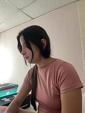 Snapshot of annaharper- chatting on 01.19.25 annaharper- online show from 01.19.25