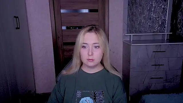 Snapshot of Kristy-Max chatting on 05.19.26 Kristy-Max online show from 05.19.26