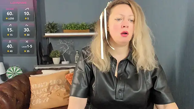 JesiaFoxi online show from 11.22.25