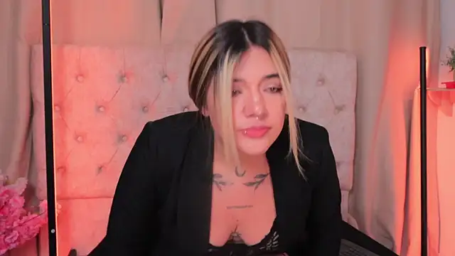 Snapshot of ashleyvalirya chatting on 02.03.25 ashleyvalirya online show from 02.03.25