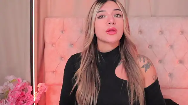 Snapshot of ashleyvalirya chatting on 02.11.25 ashleyvalirya online show from 02.11.25