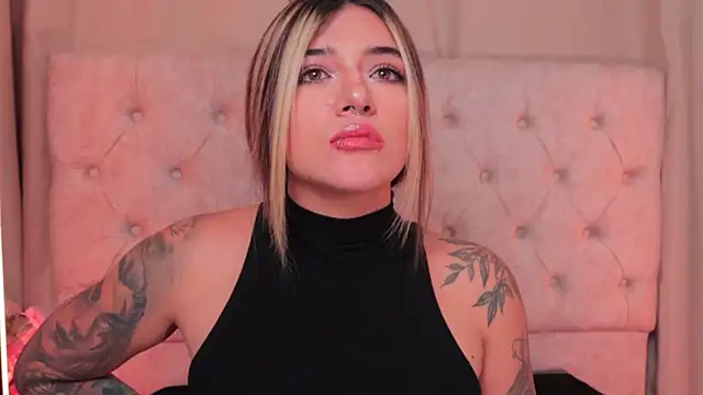 Snapshot of ashleyvalirya chatting on 02.14.25 ashleyvalirya online show from 02.14.25