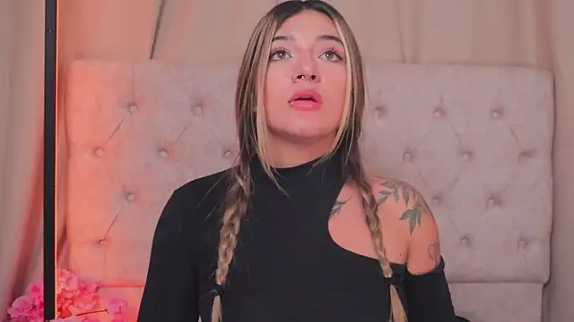 Snapshot of ashleyvalirya chatting on 02.28.25 ashleyvalirya online show from 02.28.25