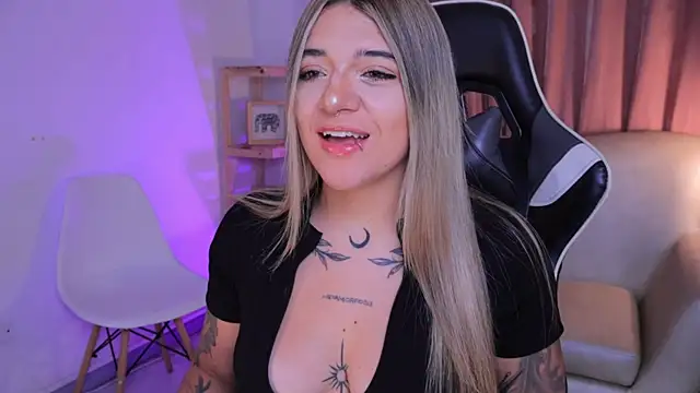 Snapshot of ashleyvalirya chatting on 09.18.25 ashleyvalirya online show from 09.18.25