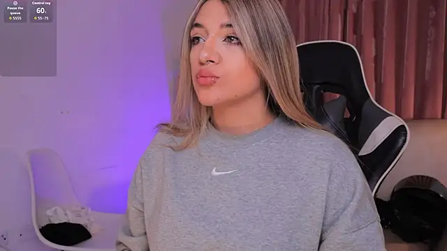 Snapshot of ashleyvalirya chatting on 09.23.25 ashleyvalirya online show from 09.23.25