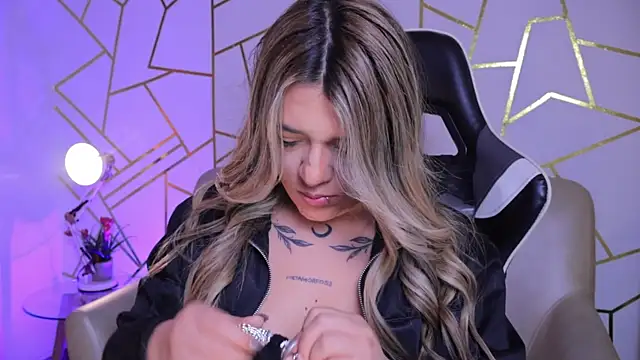 Snapshot of ashleyvalirya chatting on 09.26.25 ashleyvalirya online show from 09.26.25