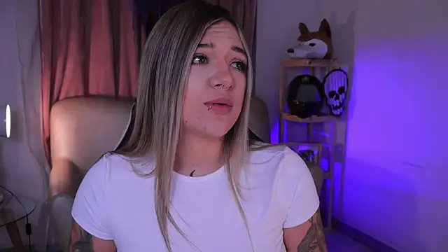 Snapshot of ashleyvalirya chatting on 10.20.25 ashleyvalirya online show from 10.20.25