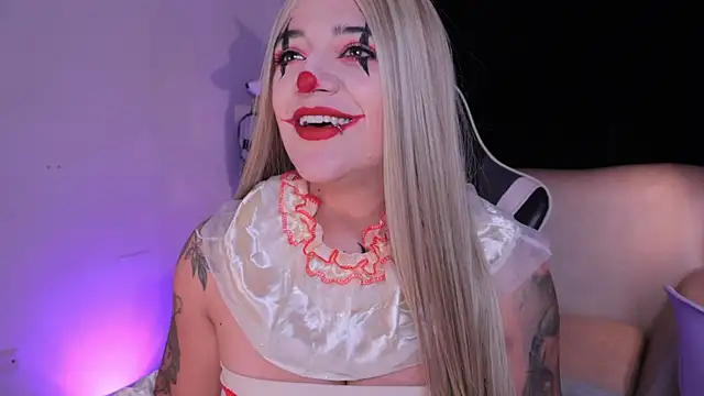 Snapshot of ashleyvalirya chatting on 10.31.25 ashleyvalirya online show from 10.31.25