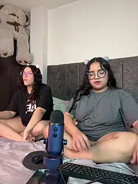 maddie-and-chelsea- online show from 04.12.26