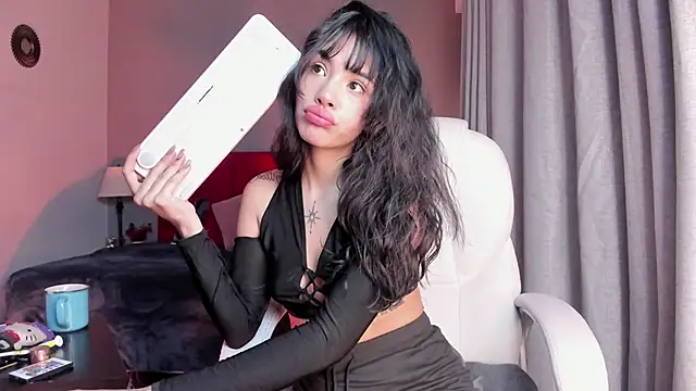 Giovanna oliveira online show from 04.10.26