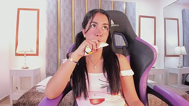 Snapshot of lyzzi_smith01 chatting on 03.12.25 lyzzi smith01 online show from 03.12.25