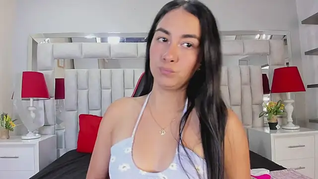 Snapshot of lyzzi_smith01 chatting on 09.22.25 lyzzi smith01 online show from 09.22.25