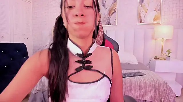 Snapshot of lyzzi_smith01 chatting on 10.06.25 lyzzi smith01 online show from 10.06.25