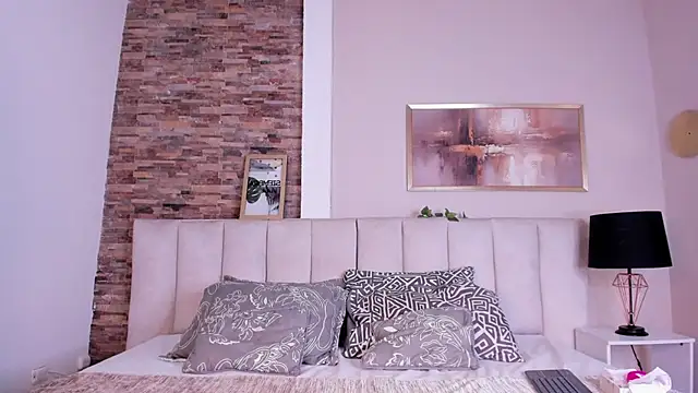 Snapshot of lyzzi_smith01 chatting on 10.24.25 lyzzi smith01 online show from 10.24.25