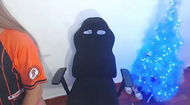 Snapshot of Laxissh chatting on 12.12.24 Laxissh online show from 12.12.24