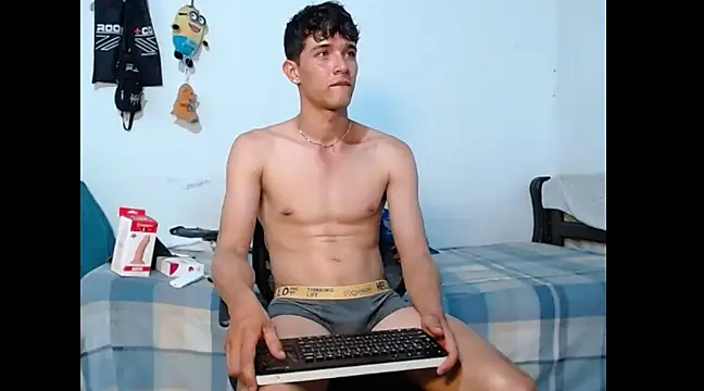 Snapshot of cristofer_988 chatting on 01.18.25 cristofer 988 online show from 01.18.25