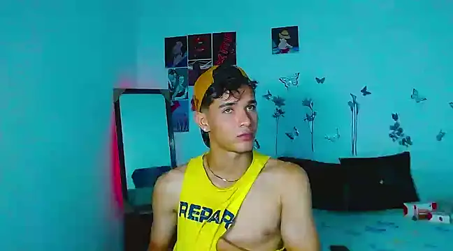 Snapshot of cristofer_988 chatting on 02.19.25 cristofer 988 online show from 02.19.25