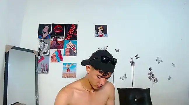 Snapshot of cristofer_988 chatting on 02.21.25 cristofer 988 online show from 02.21.25