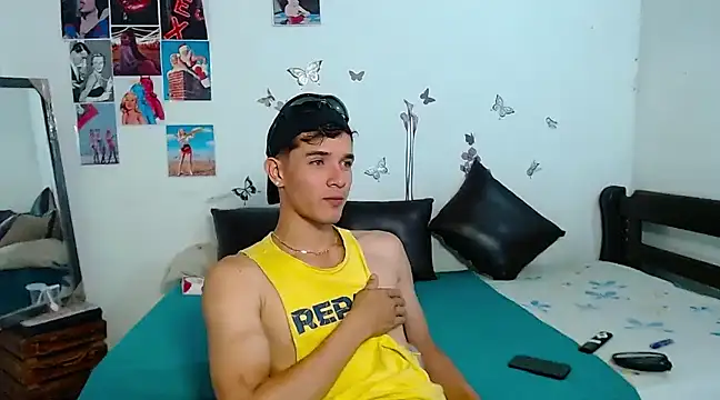 Snapshot of cristofer_988 chatting on 02.22.25 cristofer 988 online show from 02.22.25