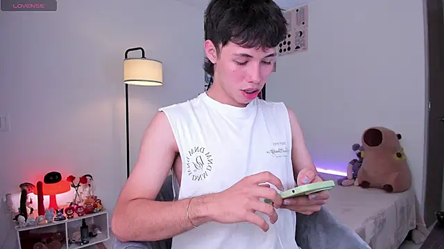 Snapshot of angel_bless19 chatting on 10.30.25 angel bless19 online show from 10.30.25