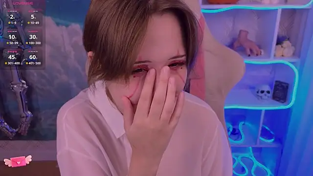 Snapshot of Mary_uw chatting on 10.31.25 Mary uw online show from 10.31.25