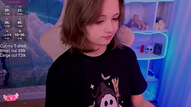 Snapshot of Mary_uw chatting on 11.02.25 Mary uw online show from 11.02.25