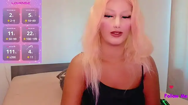 Snapshot of rosebelle11111 chatting on 06.19.26 rosebelle11111 online show from 06.19.26