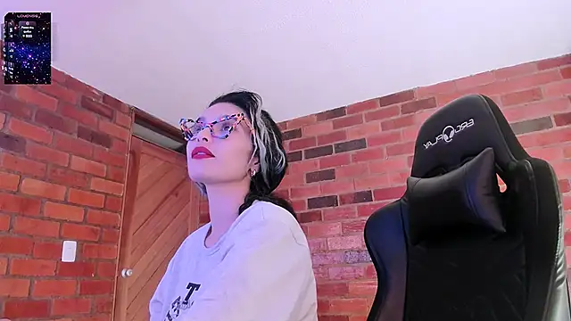 paulinabarnett- online show from 01.06.25