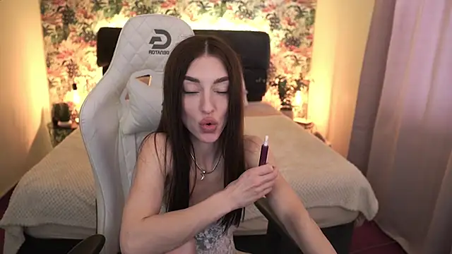 Alice Arwen online show from 03.07.25