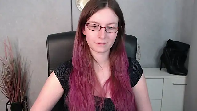 emmaxDelight online show from 02.14.25