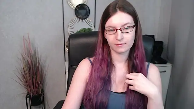 emmaxDelight online show from 02.20.25