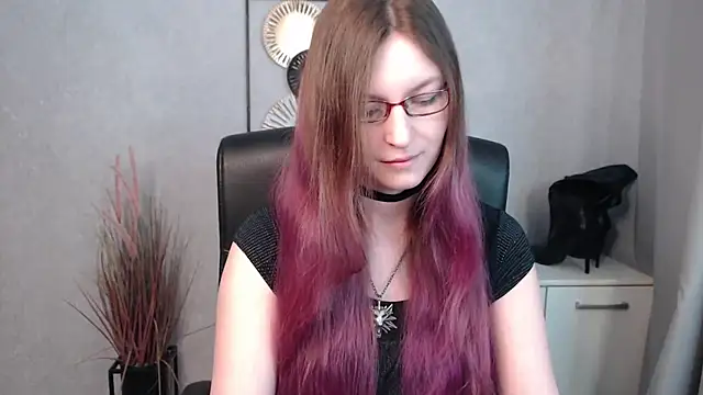 emmaxDelight online show from 03.15.25