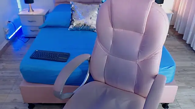 zoe jones13 online show from 11.15.25