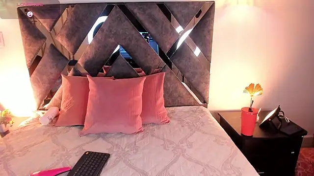 Mia ross16 online show from 02.04.25