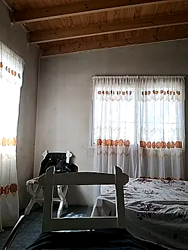 Snapshot of Paulitta- chatting on 10.04.25 Paulitta- online show from 10.04.25