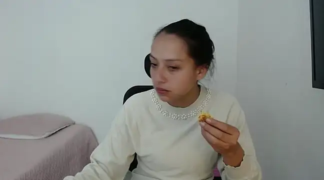 Snapshot of loren3124 chatting on 12.14.24 loren3124 online show from 12.14.24