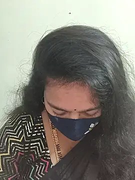 neelu-hoty online show from 12.05.25