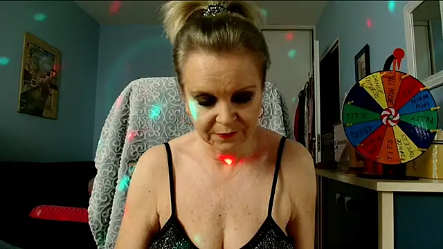 Snapshot of sexyjennyeu chatting on 02.05.25 sexyjennyeu online show from 02.05.25