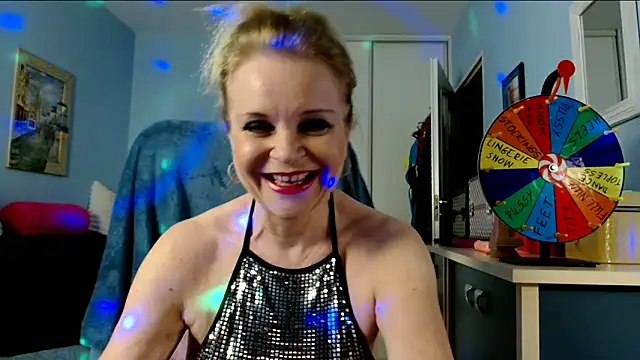 Snapshot of sexyjennyeu chatting on 10.10.25 sexyjennyeu online show from 10.10.25