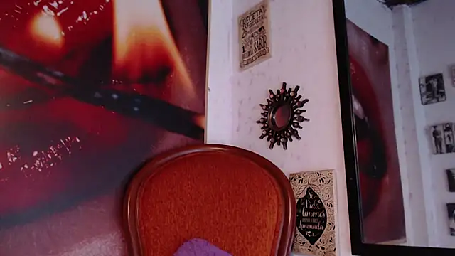 Snapshot of VenussTits97 chatting on 12.03.24 VenussTits97 online show from 12.03.24