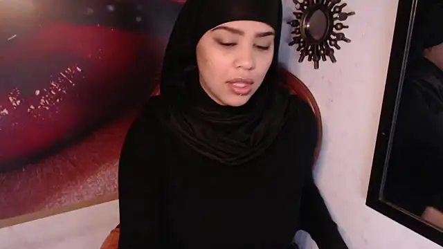 Snapshot of VenussTits97 chatting on 12.17.24 VenussTits97 online show from 12.17.24