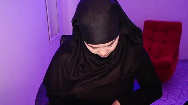 Snapshot of VenussTits97 chatting on 09.30.25 VenussTits97 online show from 09.30.25