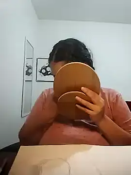 Snapshot of VenussTits97 chatting on 11.17.25 VenussTits97 online show from 11.17.25