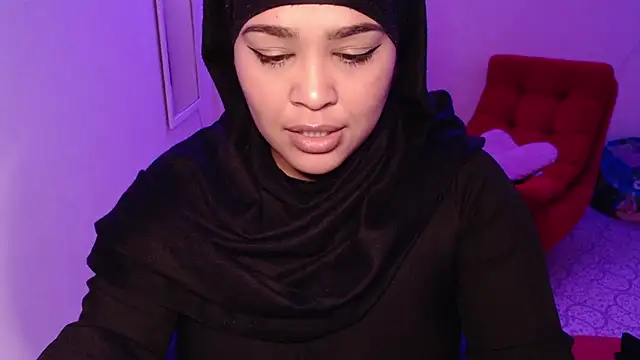 Snapshot of VenussTits97 chatting on 11.21.25 VenussTits97 online show from 11.21.25