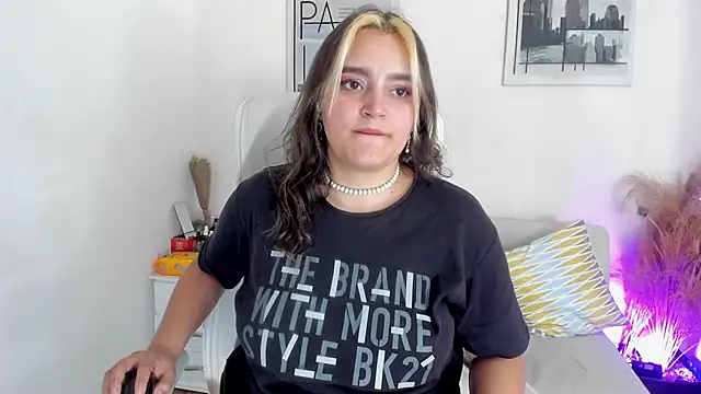 Snapshot of katy_giil chatting on 03.17.25 katy giil online show from 03.17.25