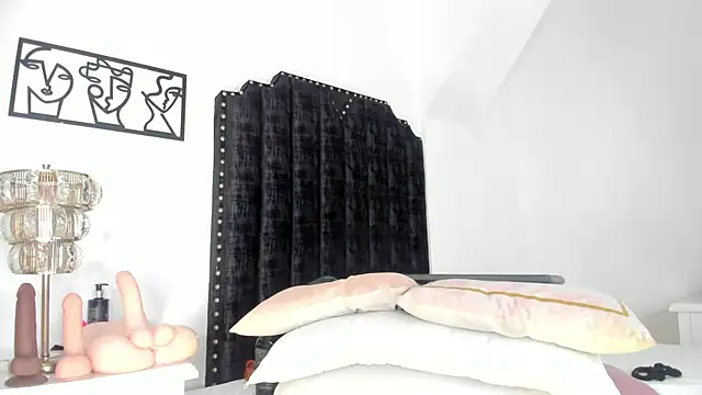 Snapshot of katrina_moore chatting on 02.13.25 katrina moore online show from 02.13.25